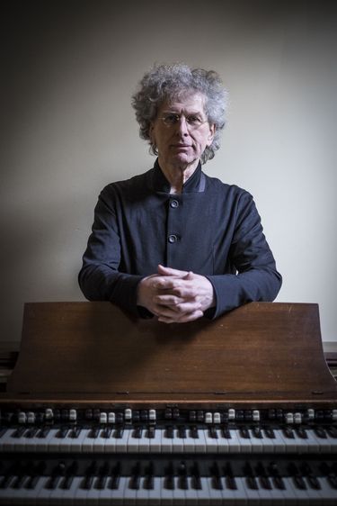 Cor van Wagenborg met zijn Concert E (foto Carel Schutte)