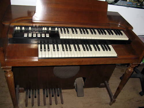 Hammond Orgel Club Holland › De M serie