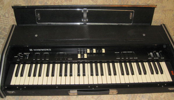 Hammond Orgel Club Holland › B-100